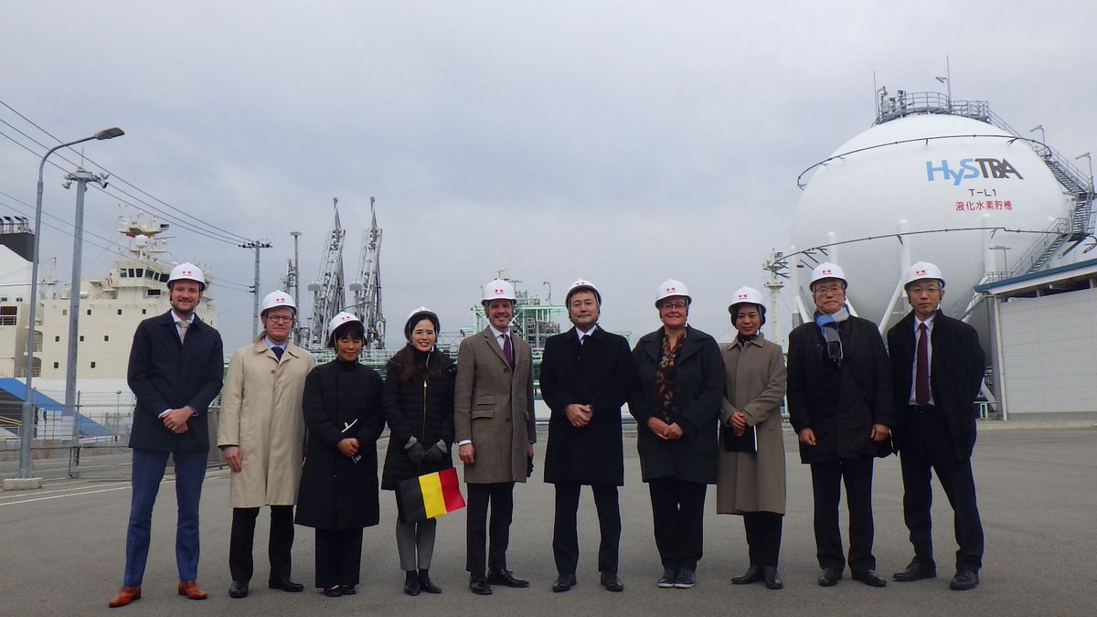 evrara's tweet photo. 神戸にある川崎重工業株式会社の水素エネルギーサプライチェーンの実証地を見学しました。素晴らしい取り組みです!
#KawasakiHeavyIndustries #hystra @BelgiumEmbJapan #hyogoPrefecture #Kobe #hydrogen https://t.co/kEWkQ5gHPh