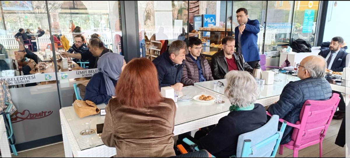 <a href="/Kocaeli_KHK/">Kocaeli KHK'lılar Platformu</a> Platformu, dün birçok siyasi parti temsilcisinin ve <a href="/Sakarya_KHK_54/">Sakarya KHK'lılar Platformu</a> platformunun da desteğiyle bir organizasyon düzenlediler. 
Toplantıya ;
CHP Kocaeli İl Başkanı Bülent Sarı,<a href="/chpkocaeliil/">CHP Kocaeli İl Başkanlığı</a>
EMEP Kocaeli İl Başkanı İlhami Şahbaz <a href="/EMEPkocaeli/">Emek Partisi/Kocaeli</a>, Saadet Partisi Kocaeli İl