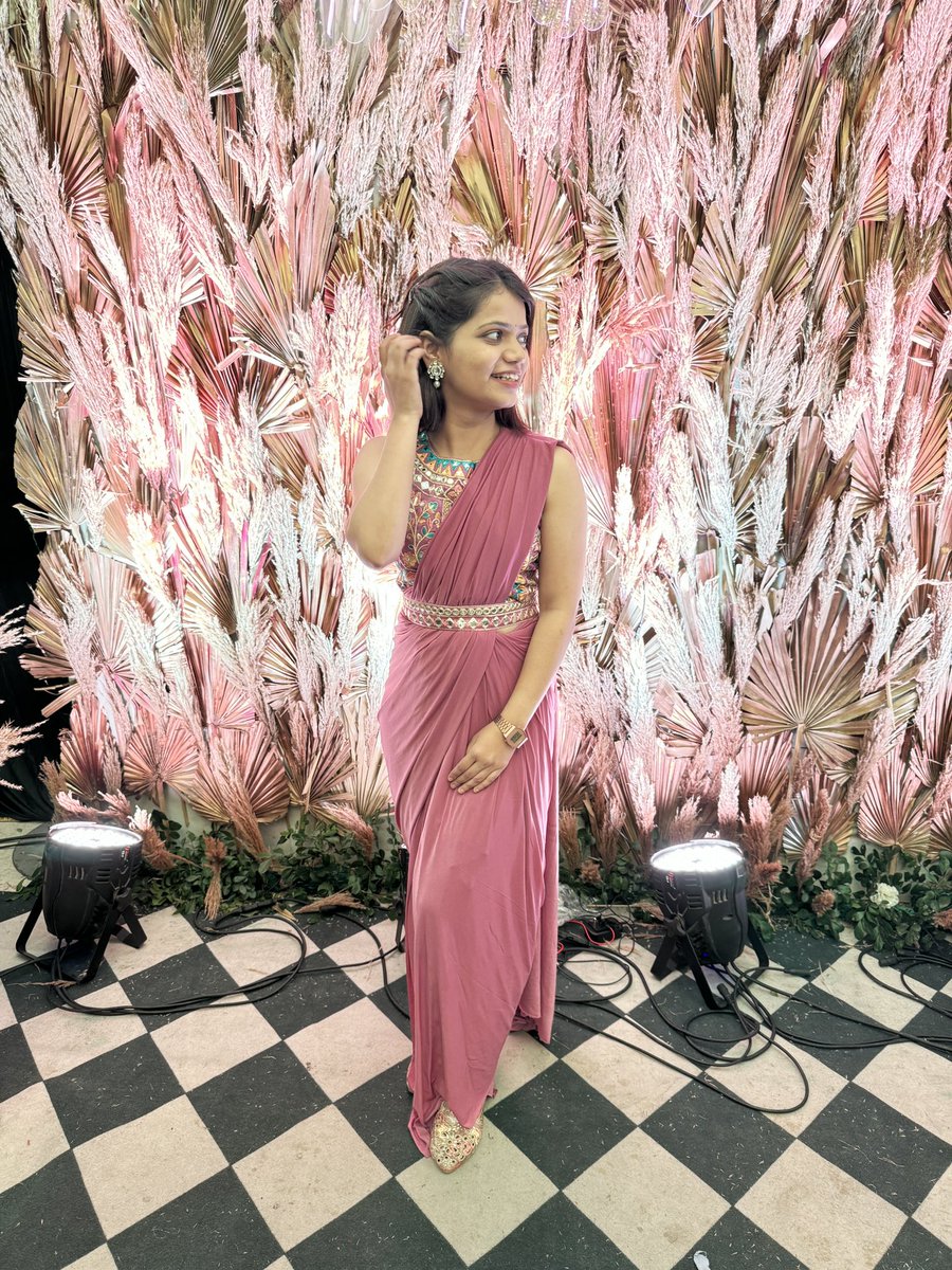 Feel fabulous 🌸

#AllStars #MondayMood #saree #marathimulgi #wadyachimulgi #NewPost