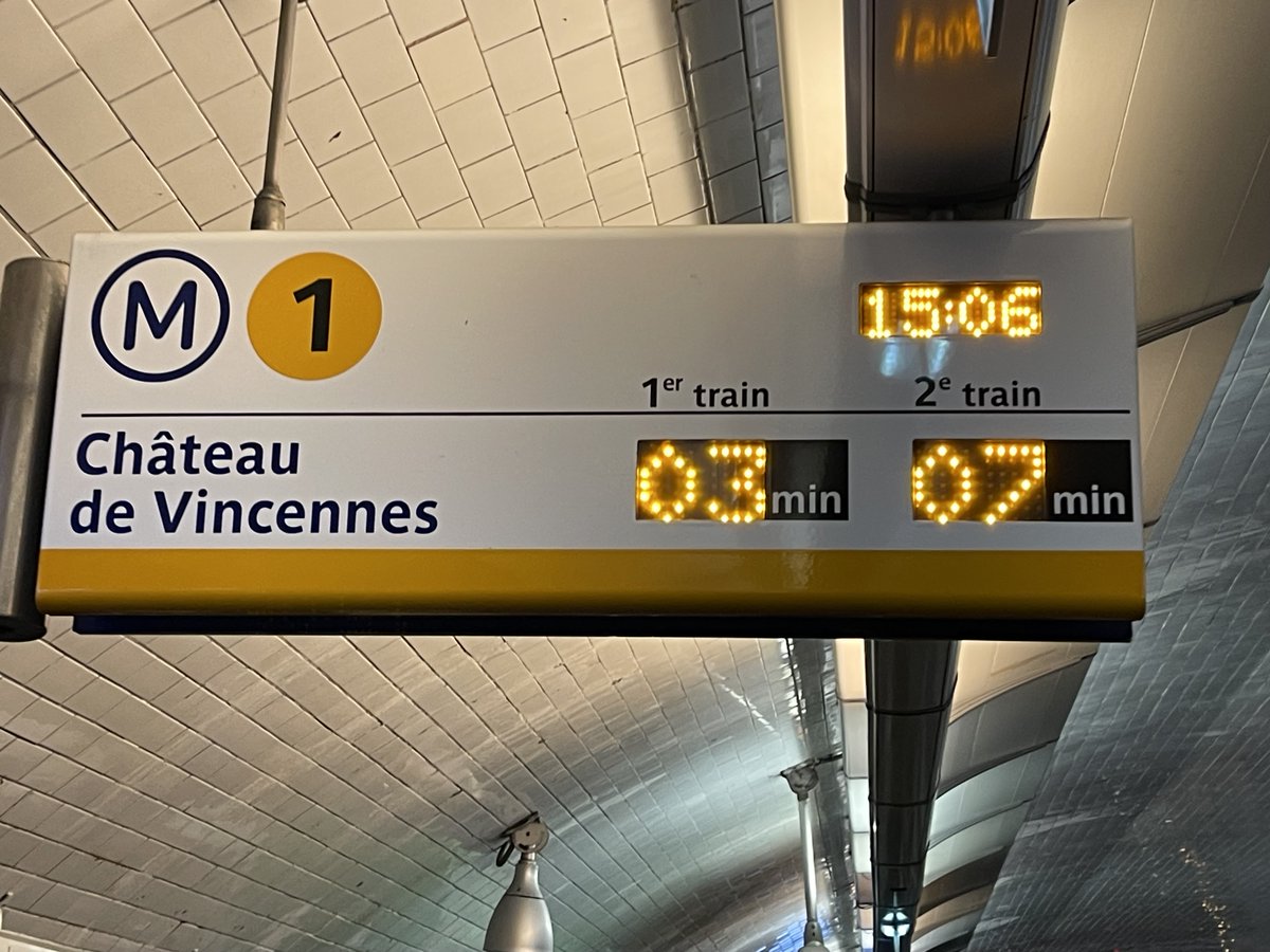 Tout le weekend, 4 minutes entre les métros ligne 1 AUTOMATIQUE, métros bondés samedi et dimanche. On se fiche de qui ? <a href="/vpecresse/">Valérie Pécresse</a> <a href="/IDFmobilites/">IDF Mobilités</a> <a href="/JeanCASTEX/">Jean Castex</a> . Et après <a href="/David_Belliard/">David Belliard</a> fait une pseudo votation sur les SUV... Vive Paris !