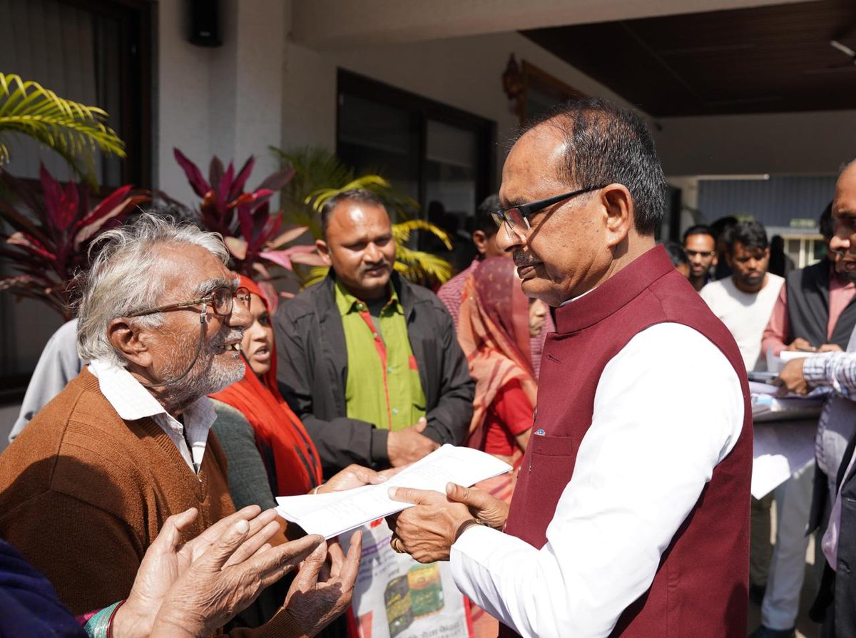 ChouhanShivraj's tweet photo. 'मामा का घर'

मेल-मुलाकात, हंसी-खुशी और आत्मीयता का ठिकाना। https://t.co/nMJsnJqaL5