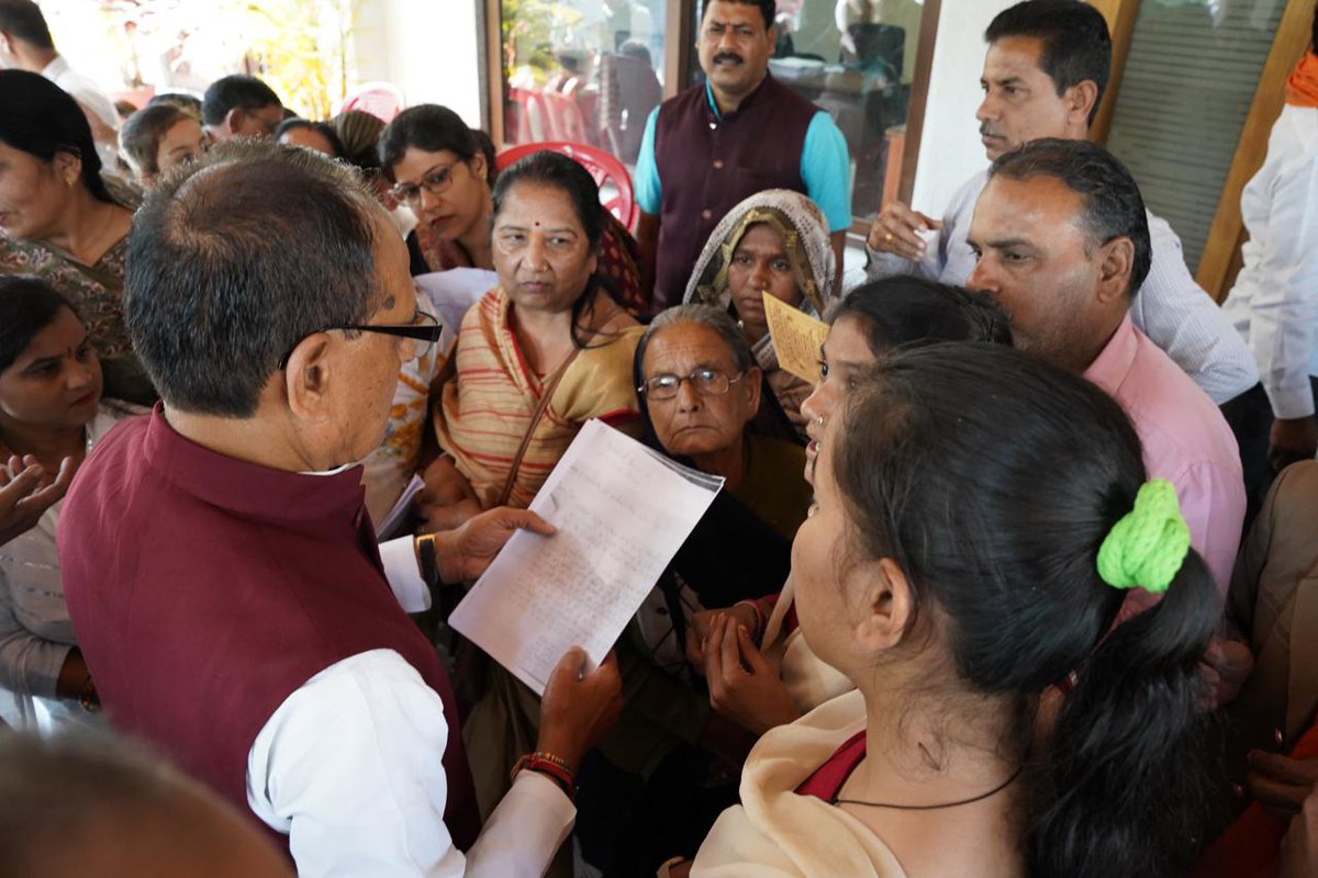 ChouhanShivraj's tweet photo. 'मामा का घर'

मेल-मुलाकात, हंसी-खुशी और आत्मीयता का ठिकाना। https://t.co/nMJsnJqaL5