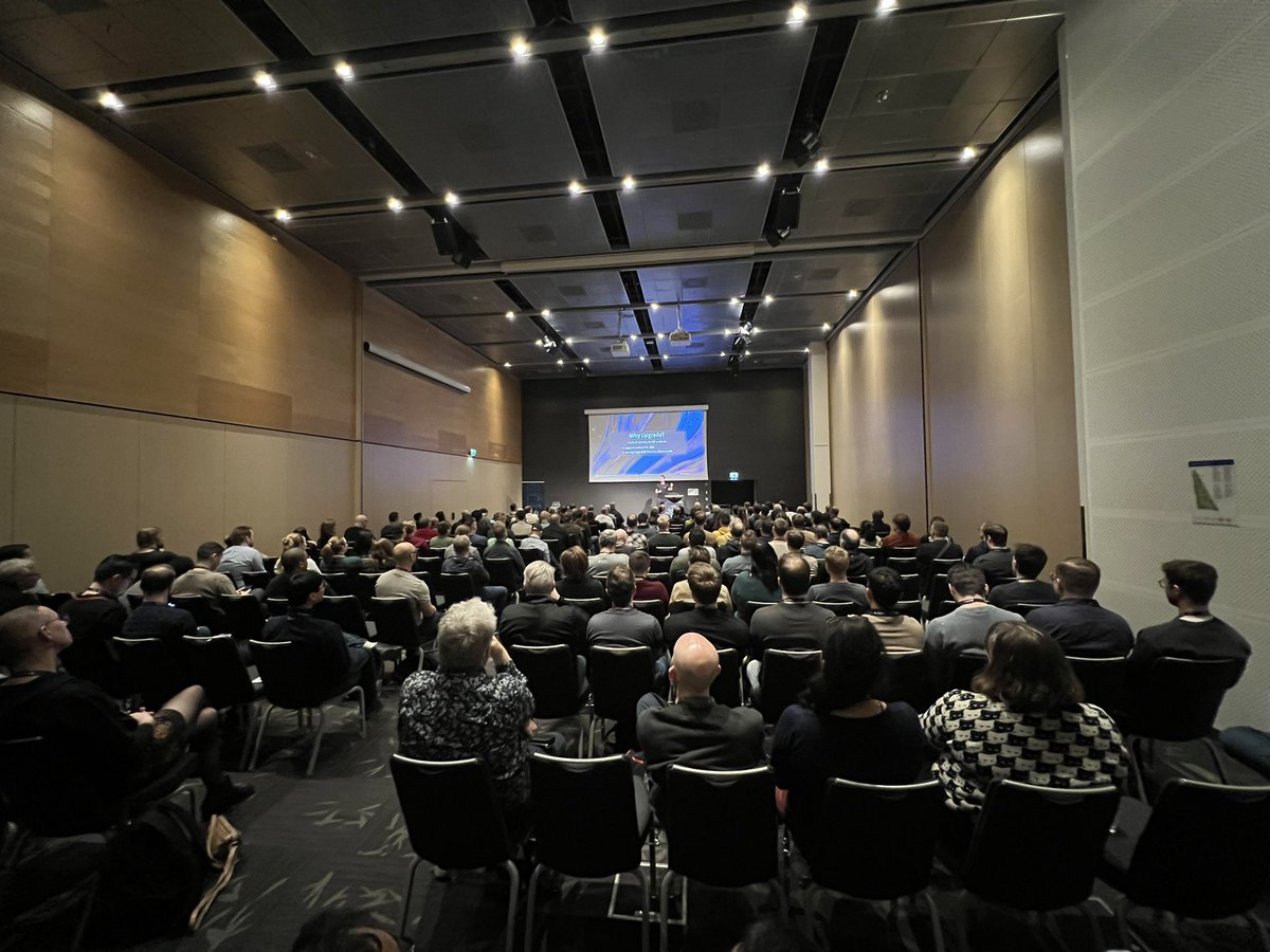 Sharat_Chander's tweet image. And so it begins…@jfokus 2024.

First session, #Java21 by @nipafx &amp;amp; @ammbra1508 from @Oracle’s #Java Team.

#jfokus #jfokus2024 #jfokus24