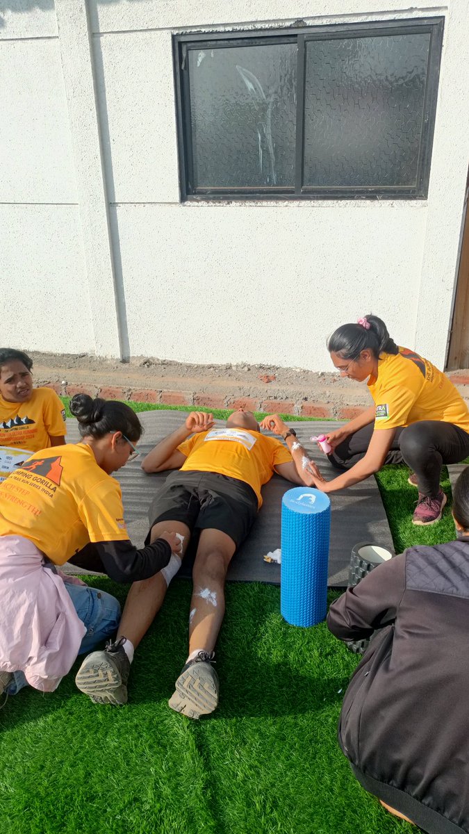 switchindiaorg's tweet image. Thrilled to be part of a one-of-a-kind experience as Switch India collaborated with Jumping Gorilla Trail Run at Burj, providing incredible physiotherapy support. An unforgettable event and an absolute blast! 🏃‍♂️🌟 #SwitchIndia #TrailRunAdventure #GreatTimes