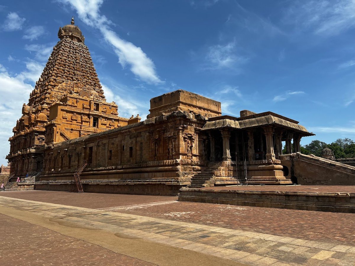 AcharyaKaushikG's tweet image. बृहदेश्वर मंदिर निम्न मे से किस शहर मे स्थित है ?
1. चिदंबरम
2. भुवनेश्वर
3. तंजौर
4. कोणार्क

#faq #faqtime