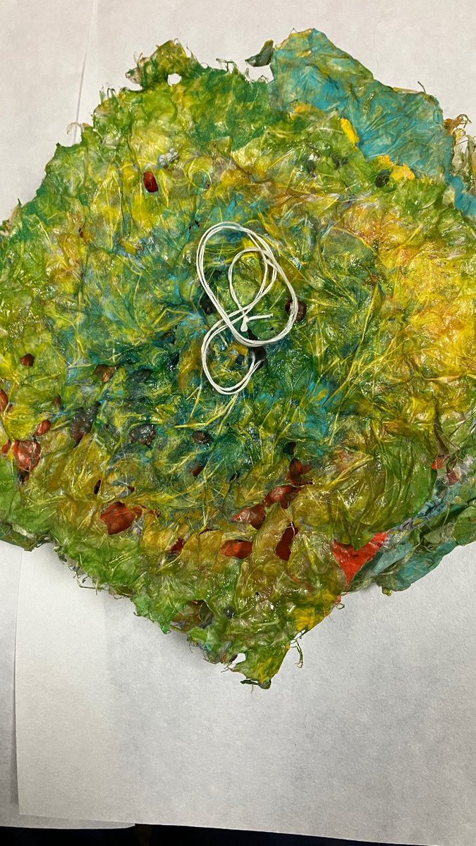 YumikoS10's tweet image. swimmy
2.9から始まるアトリエ三月@yh_sangatsuのグループ展に出品します。
和紙を中心の作品と流木を中心の作品の2点を出品します。
　写真は裏側になって見えなくなってしまう部分と流木をわけていただいた静岡県沼津流木の森の様子。
＠dragontamasan

#アトリエ三月
#swimmy
#グループ展
#大阪