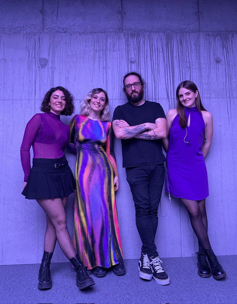 The Bele gang 🥊🌪️

@IeSistiaga 🥁
Sara Alonso 🎹🎤
Dánae Riaño 🎸🎤
Ni neu 🎤🥵🥲💃🏼

Sekulako lana egiten ari gea, ekipo.
Gogoratu kontzertuak:
Mar17 Oñati <a href="/Gaztelekua/">Oñatiko Gaztelekua</a> 
Api12 Donostia @DabadabaSS 
Mai02 Bilbo <a href="/kafeantzokia/">Kafe Antzokia</a> 
Mai26 Getxo TBA

<a href="/bideanprodukzio/">bideanprodukzioak</a>