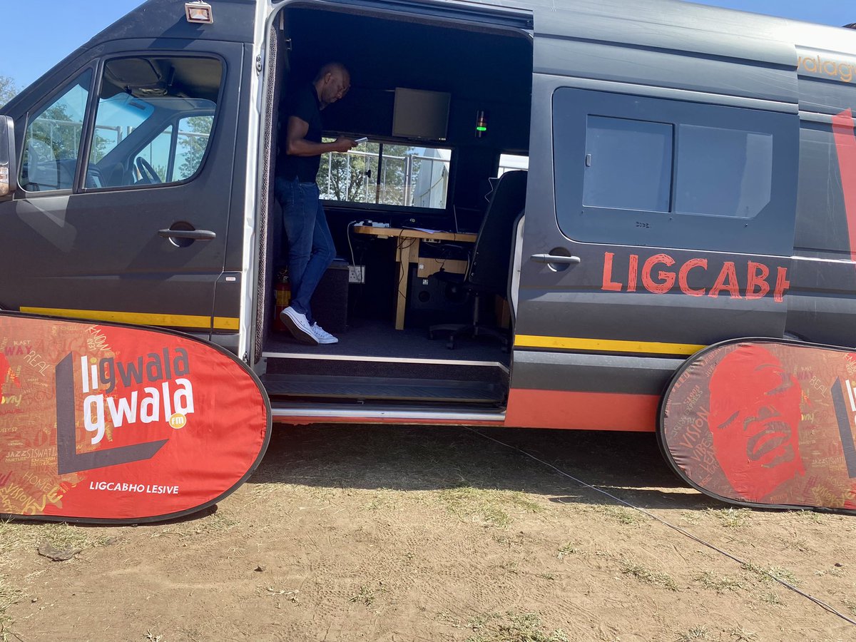 Outside Broadcast @Dotransport Hon Minister Chikunga will be live on @ligwalagwalaFM stay tuned #BeyondRoads #OperationSiyakha #Siyasebenza @lEsethuHasane