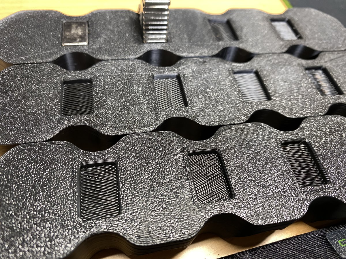 HMFACTORY2021's tweet photo. サポート無しのブリッジが予想外に綺麗で垂れが少なく驚いてます。
ほぼ狙い通りの深さでマグネット仕込めます♪
#adventurer5M #AD5MP https://t.co/VjtlqcEapr