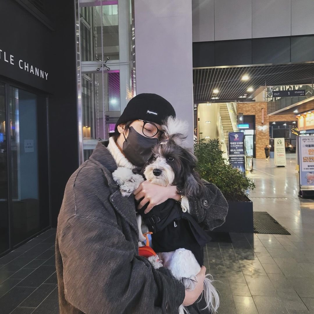 sounds_of_cheol's tweet photo. everyone_woo with seol 🥹🖤 https://t.co/AWHyXxrNUH
