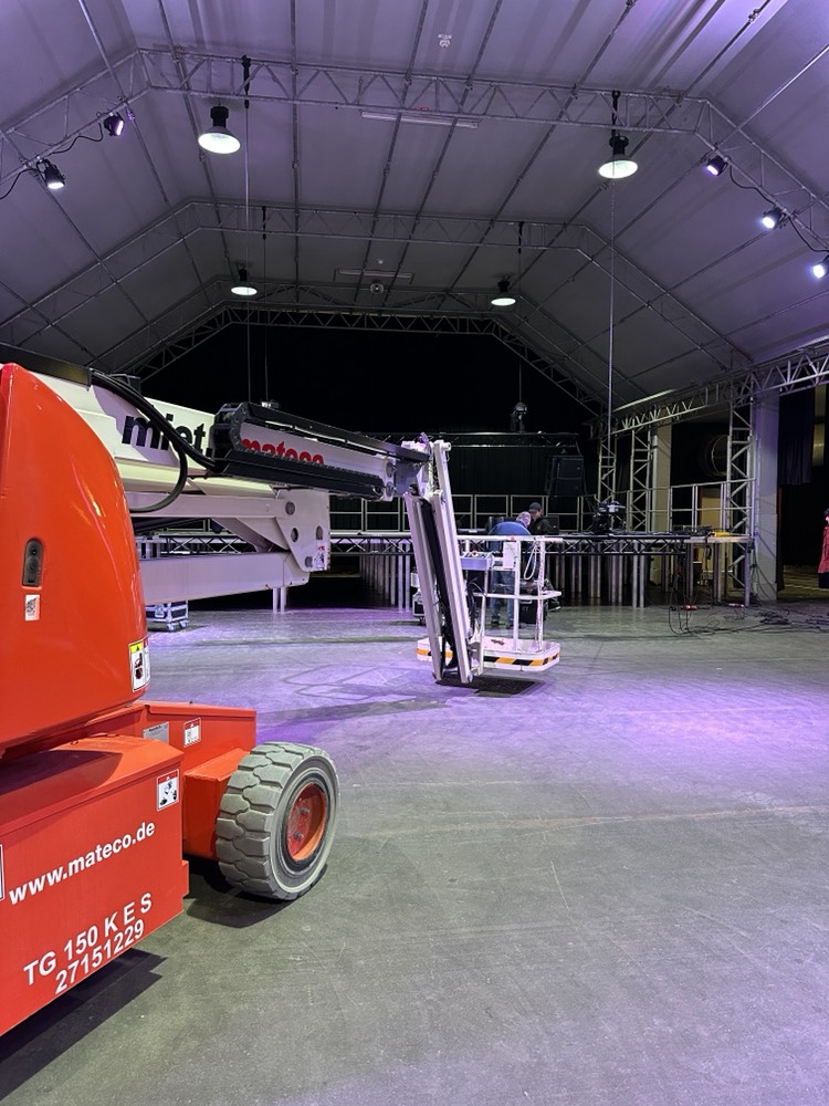 Our team is hard at work, building up the trade hall which will be the heart of #STAYWYSE over the next few days. 

We can't wait to see these spaces come to life! Stay tuned for the big reveal 👀 

#accommodation #travel #tourism  #hotels #genZ #millennials #staywyse