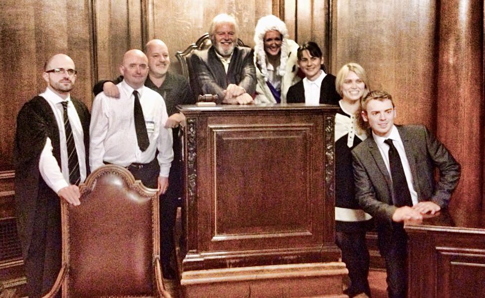 LiamRudden's tweet photo. #MondayMemories: #GuiltyOrNotGuilty? #DontTellHimPike! The late Ian Lavender with the cast of #SilenceInCourt at the #Edinburgh Fringe. Such a great sport.
#RIPIanLavender #DadsArmy https://t.co/E3ggIvmexn