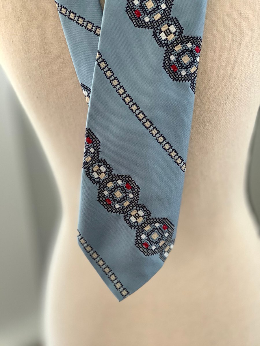 VSeagrape's tweet photo. Sleek sellouts! 🤓. Order Neck Tie, Vintage Sears Mens Store Polyester Necktie, Vintage Tie, Retro Tie, Vintage Mens Fashion Accessory, Retro Fashion for Men, Gift at $16.00 from https://t.co/YnaMbdHayu #VintageTie #VintageNecktie https://t.co/1LvXvvJKAd