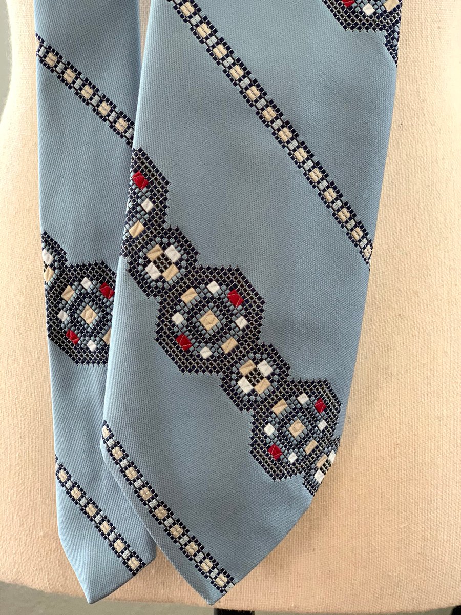 VSeagrape's tweet photo. Sleek sellouts! 🤓. Order Neck Tie, Vintage Sears Mens Store Polyester Necktie, Vintage Tie, Retro Tie, Vintage Mens Fashion Accessory, Retro Fashion for Men, Gift at $16.00 from https://t.co/YnaMbdHayu #VintageTie #VintageNecktie https://t.co/1LvXvvJKAd