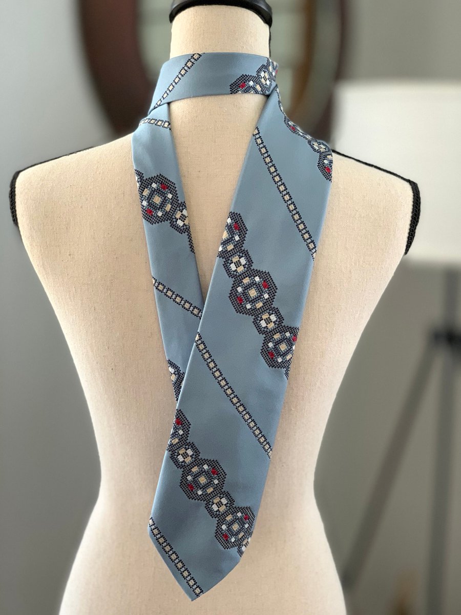 VSeagrape's tweet photo. Sleek sellouts! 🤓. Order Neck Tie, Vintage Sears Mens Store Polyester Necktie, Vintage Tie, Retro Tie, Vintage Mens Fashion Accessory, Retro Fashion for Men, Gift at $16.00 from https://t.co/YnaMbdHayu #VintageTie #VintageNecktie https://t.co/1LvXvvJKAd