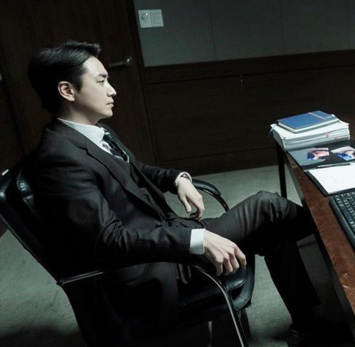 themainlaw's tweet photo. 야 황시목
우리 진실게임 하자
깜빵에 쳐넣어버리고싶은 검사 있어?
                                                                          서검사님..
왜?
                                                   질문에 대답 한 건데요... https://t.co/Ujt1GhFKm2