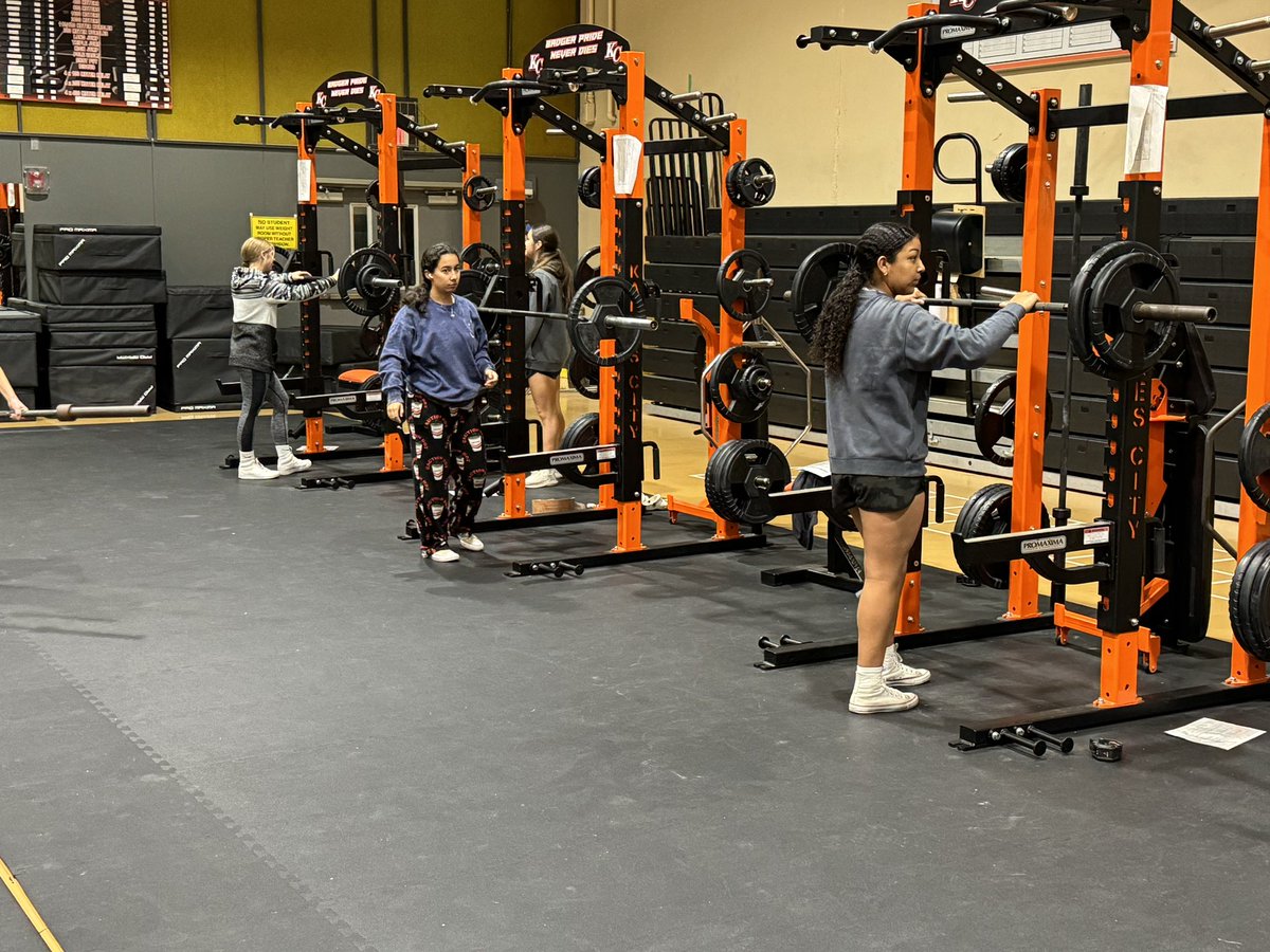 KC Powerlifting tweet media