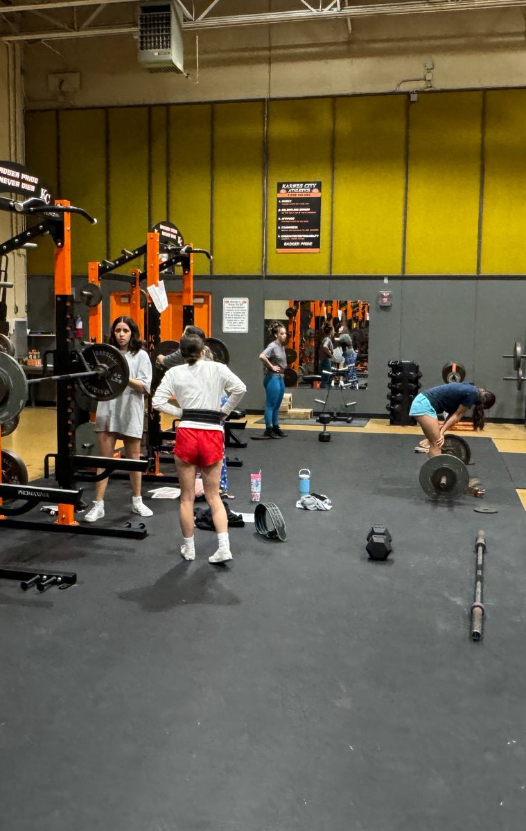 KC Powerlifting tweet media