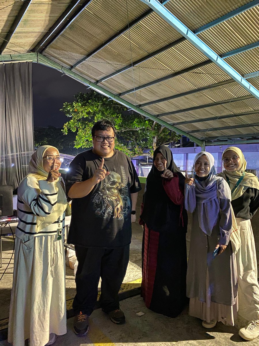 mimin <a href="/v01ceforchange/">voiceforchange</a> ketemu sama bang <a href="/NOTASLIMBOY/">Sammy Notaslimboy</a> 🤩. Titip aspirasi dr para kreator suara ya. Yuk bikin pameran suara. Sound of Hope!!!! <a href="/Rizki_nOOR/">Kiki Hadi</a> <a href="/mutia_fad/">MutiaFad</a>