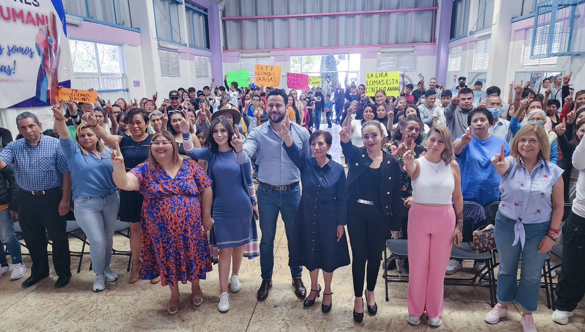 En “Vida Azul Acciones que Suman” 
✨🩷🤍💙✨ estamos listas tejiendo esta Red de apoyo con aliadas y aliados dispuestos a caminar y lograr el #Empoderamiento de las Atizapenses que tanto necesitamos. Gracias @michelquiroz_  y @anuarazarf por todo su apoyo. ✨¡Juntas Somos Más!✨