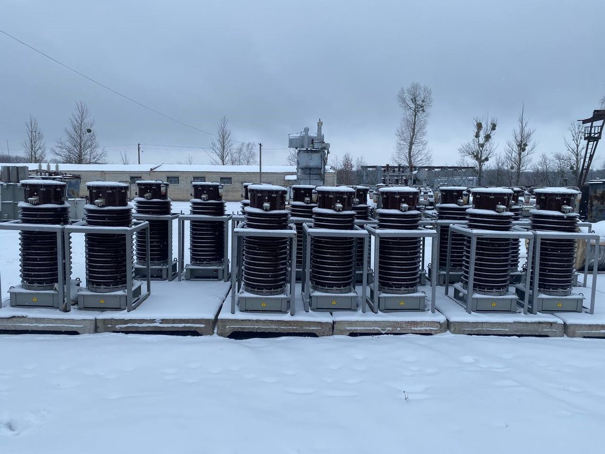 Ener_Community's tweet photo. 📢 Recently, a missile strike caused significant damage to #Kyiv's #Kharkiv district's electricity infrastructure.
The #UkraineEnergySupportFund acted swiftly✅
1⃣8⃣ current transformers, financed by 🇩🇪, already deployed to aid recovery.
Read more 👉https://t.co/Y6JqaBU3a0 https://t.co/A6UX6ioWSp