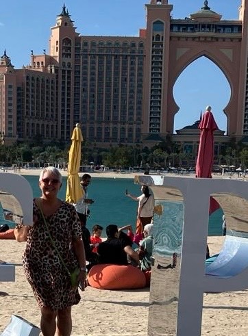 BevThomas252's tweet photo. At The Pointe, Palm Jumeirah, Dubai with @garnwen https://t.co/ucxKS2VRnQ