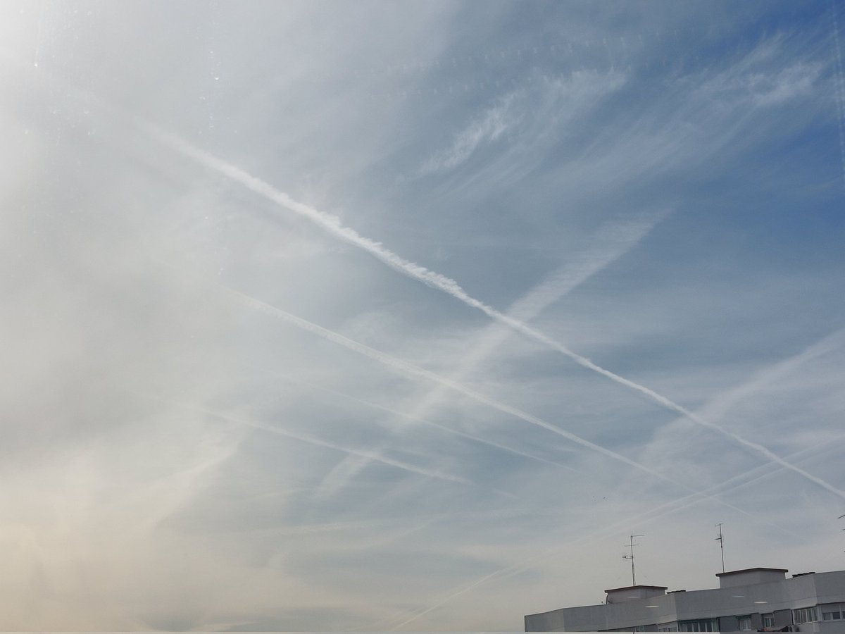 arroaz70's tweet image. Madrid. 05.02.2024
#Chemtrails #bioterrorism 
Salvaje.