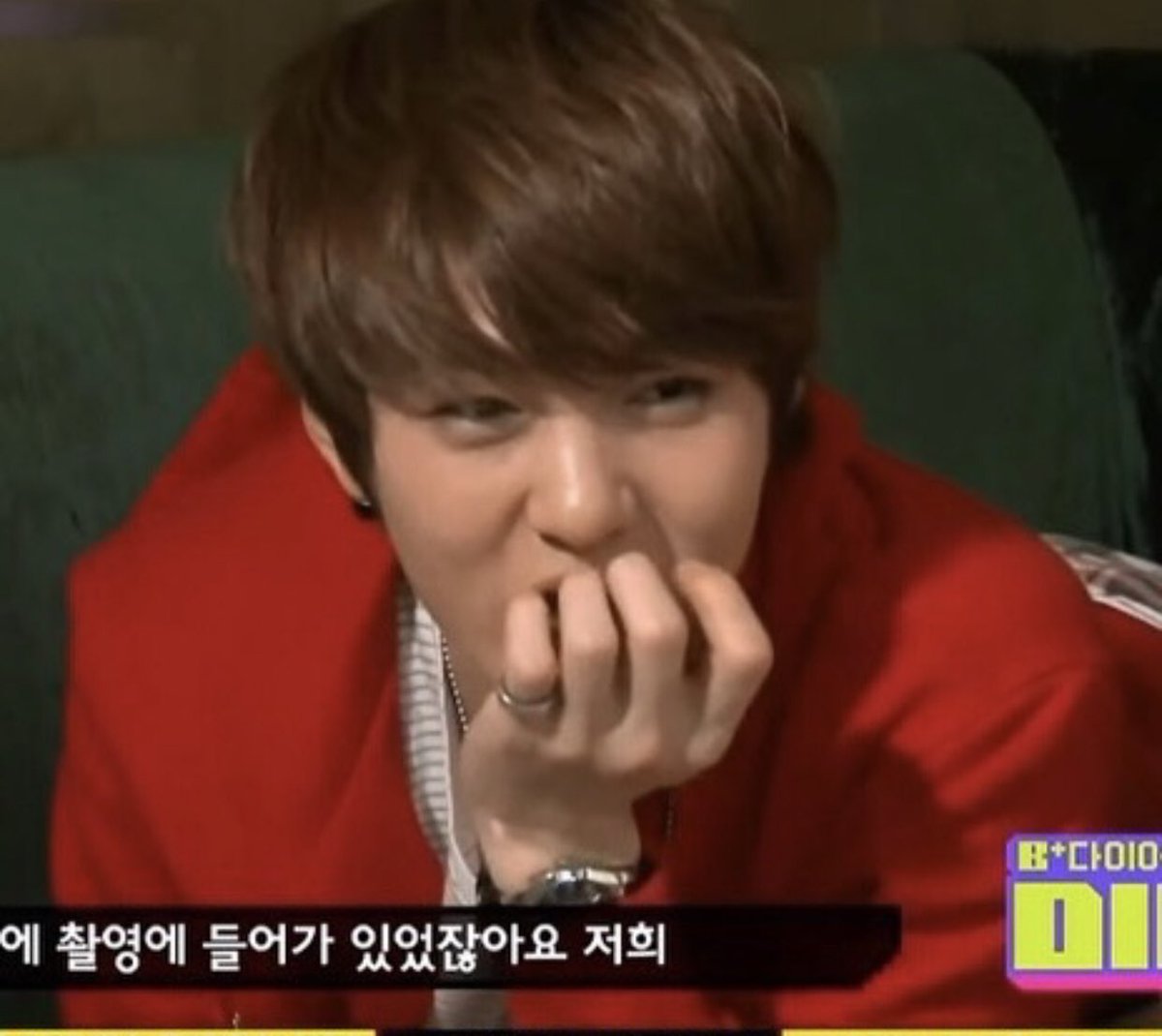 이때 얼굴 볼 때마다 닥꽃밴 떠올라서 힘들어...... 밴드 막 들어온 아깽이 인정 못 해서 오지게 갈굴 상