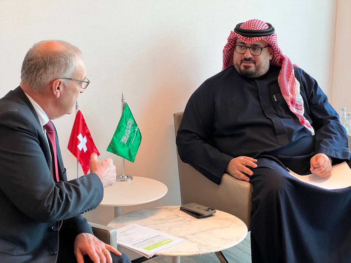 En Arabie saoudite 🇸🇦, j'ai discuté avec 4 de mes homologues de la manière dont la🇨🇭 peut soutenir le développement du pays. Notre expertise est très demandée dans le cadre de la #Vision2030. Pour notre économie, il s'agit d'une belle opportunité de toucher de nouveaux marchés 🤝