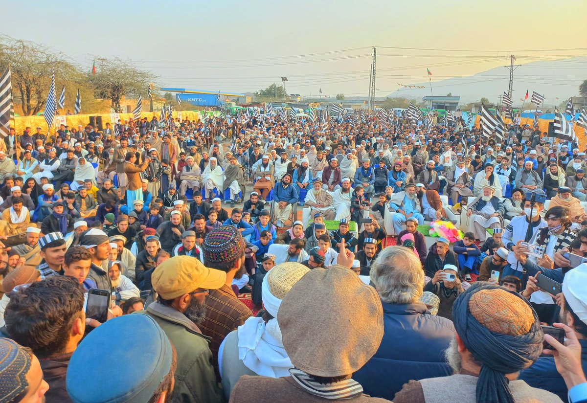 hameedUllahjann's tweet photo. جلسہ جمرود سورکمر ۔
جمعیت علماء اسلام کے متفقہ امیدوار برائے حلقہ این اے 27 اور پی کے 70 سابق وفاقی منسٹر جناب حمید اللہ جان آفریدی صاحب جلسہ کو خطاب 
#اپیل 
#حمیداللہ_جان_آفریدی 
#NA27 
#PK70 
#Vote4Book 

 #Elections2024 https://t.co/xmW5s7LwOD