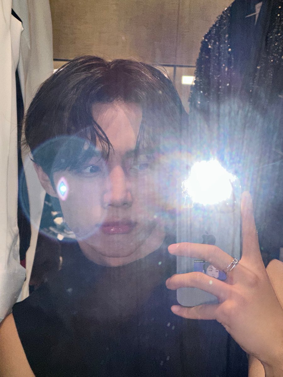 bxdminoritxxn's tweet photo. 아니 진짜 둘이 온몸으로 커플이라고 티내고 다님 https://t.co/jjvM7st6Lu