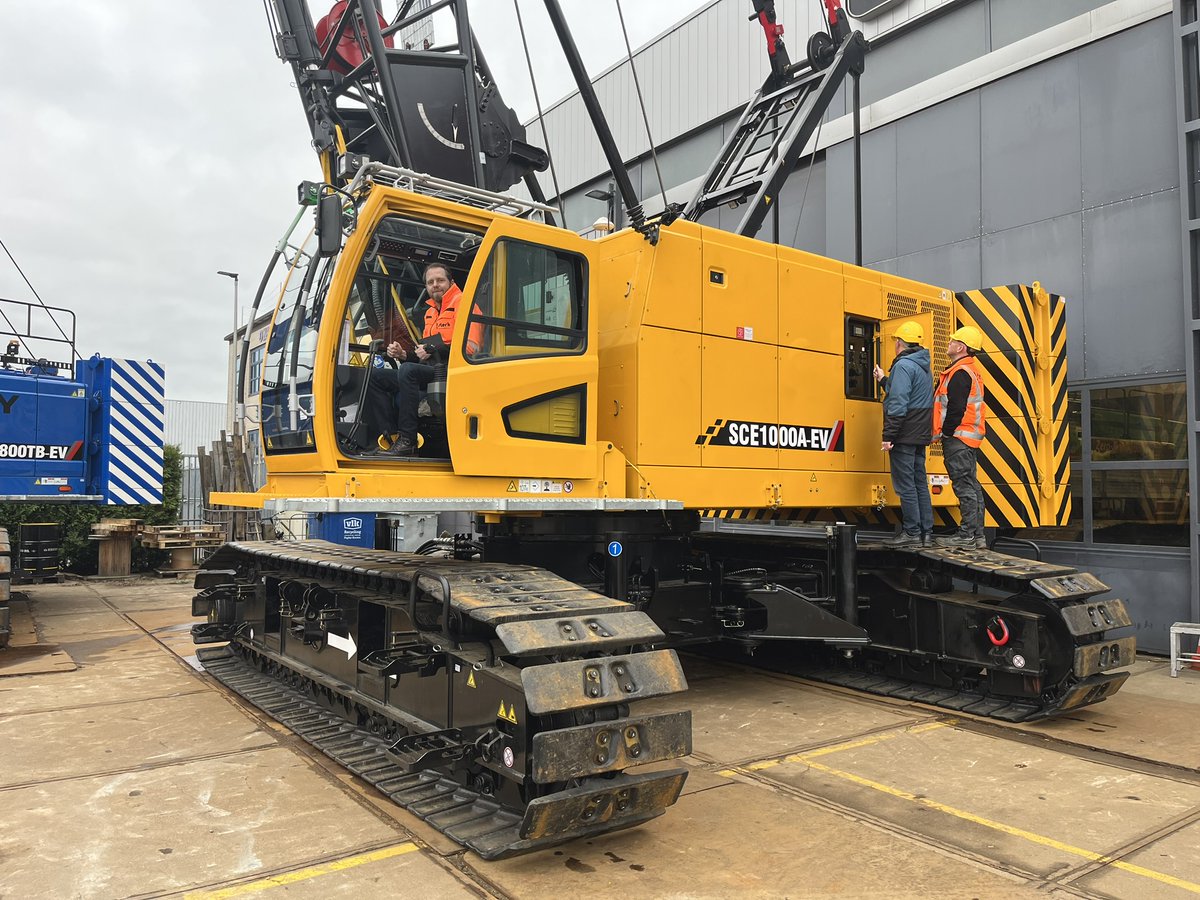 Eindelijk is hij er: onze elektrische 100-tonner met vakwerkgiek 💪. Oké, eerst nog wel even testen... 😉

Meer weten over wat Sterk allemaal doet op duurzaamheidsvlak? Morgen staan we op de Infra Relatiedagen in Hardenberg. Tot dan?

#Sterkbv #InnoverendFunderend <a href="/INFRA_EH/">Infra Relatiedagen</a>