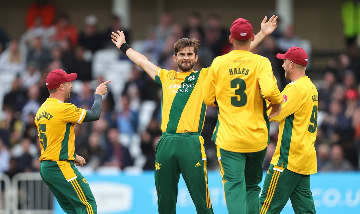 WarwickshireCCC's tweet photo. In reply, Bears were 7/4 after the first over. Outlaws thought they'd won...

🐻#YouBears https://t.co/wtTHT6hN7P