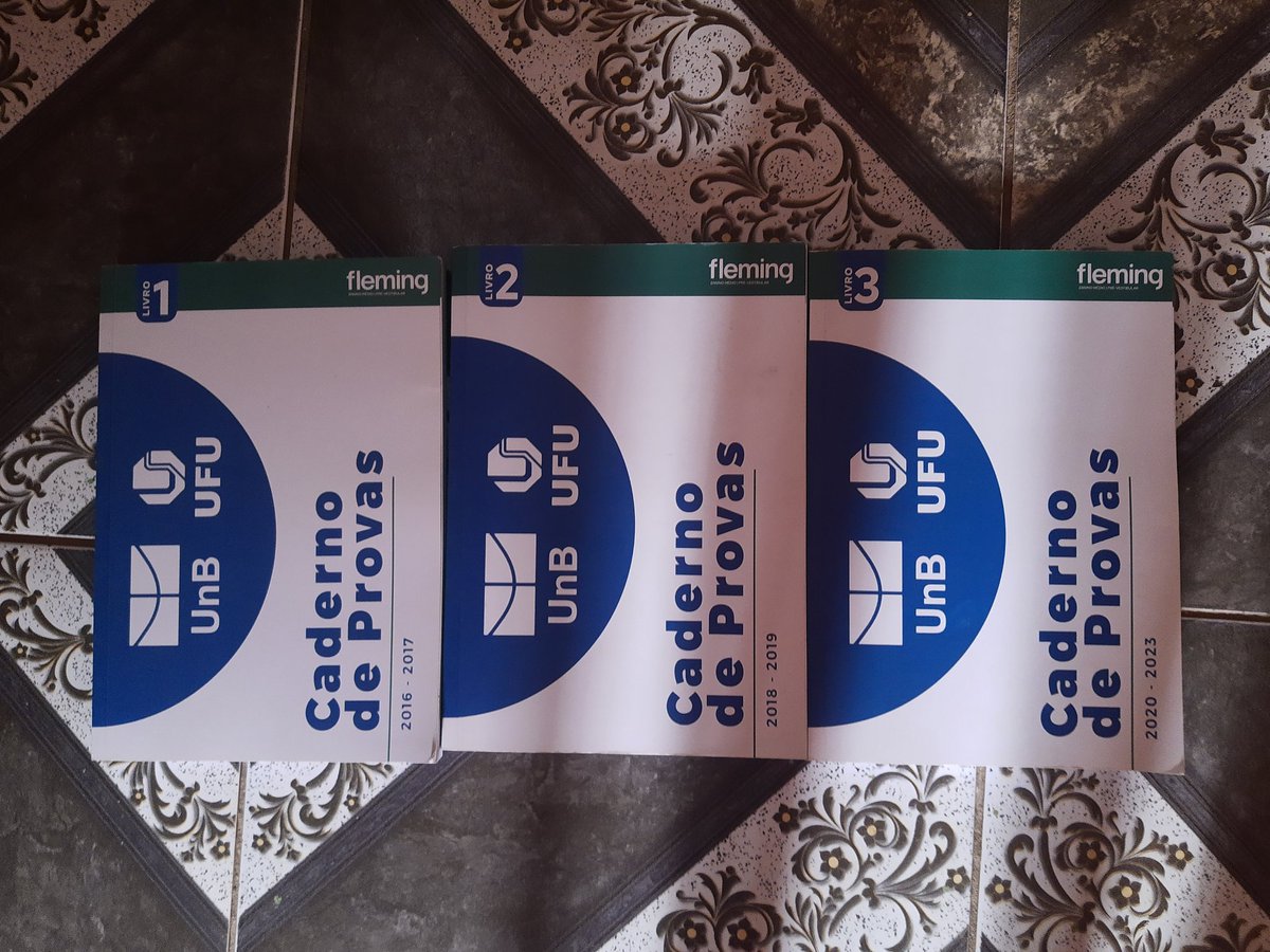 estudosdabella's tweet image. Oii gente
🚨ALERTA DE DOAÇÃO 🚨 

Esses livros são do ano passado, caso alguém for de BSB e conseguir buscar porque é muita muita coisa (são no total 25 livros acho), se alguém tiver precisando me avisaaa