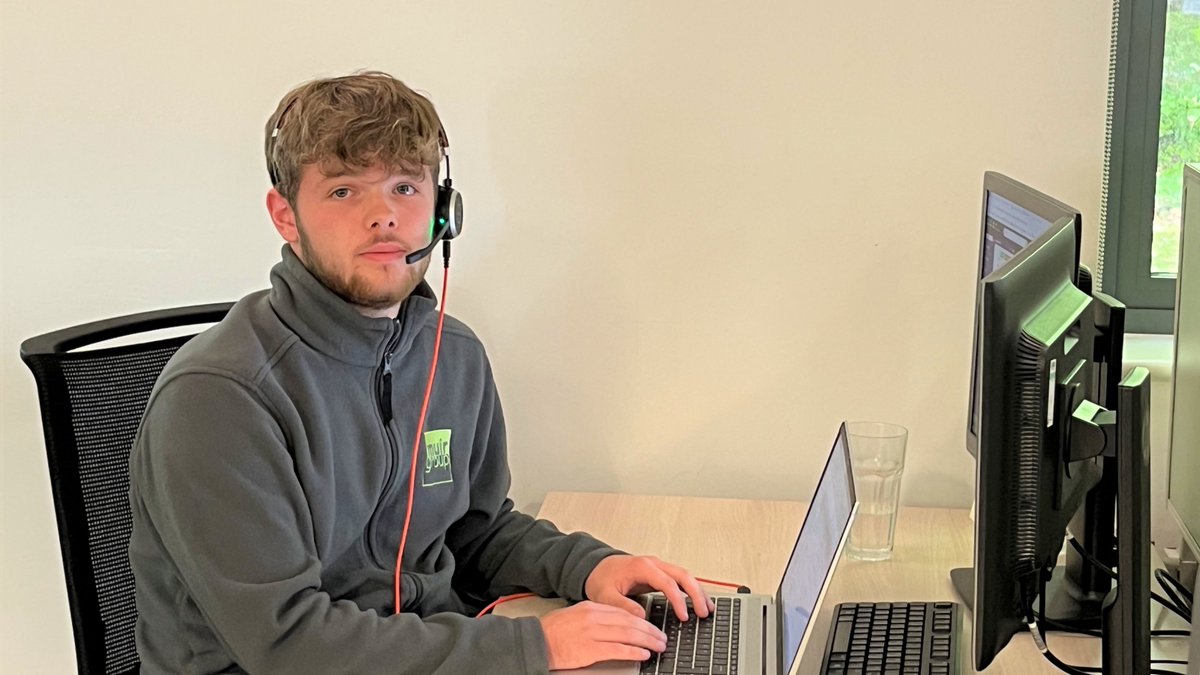 An apprentice has shared how he’s enjoying helping Muir residents while preparing for a career in housing🤩🏘️ #NationalApprenticeshipWeek 👍 muir.org.uk/our-latest-new…