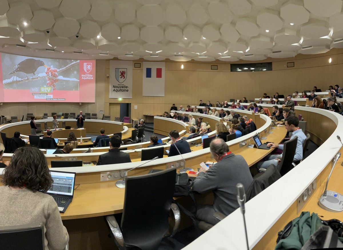 François Delmotte (@pacodelmotte) on Twitter photo Salle comble à l’hôtel de région <a href="/NvelleAquitaine/">Nouvelle-Aquitaine</a> pour l’AG du grand projet VITIREV (innovons pour des territoires viticoles respectueux de l’environnement) Salle comble à l’hôtel de région <a href="/NvelleAquitaine/">Nouvelle-Aquitaine</a> pour l’AG du grand projet VITIREV (innovons pour des territoires viticoles respectueux de l’environnement)