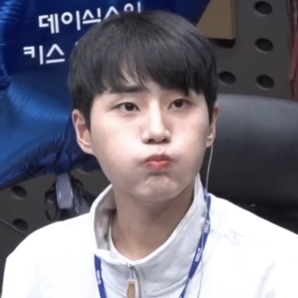 bestsong_yk's tweet image. 생머리 영현이 저요 제발 저요