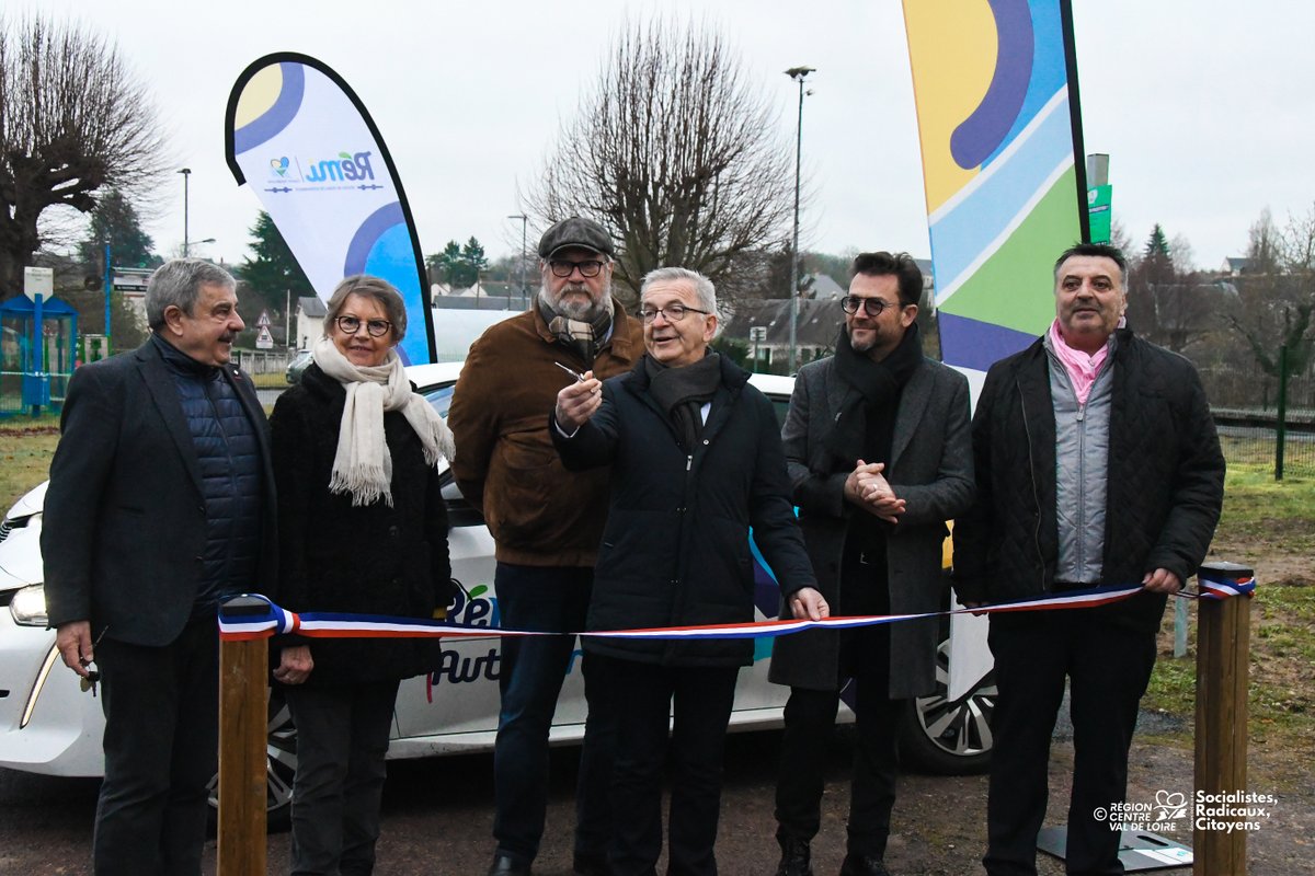 src_rcvl's tweet photo. [Mobilités] 🚗
🔸 Faciliter les déplacements des habitants des territoires ruraux, c'est le sens du service Rémi+ Autopartage.
Nous déployons ce dispositif à titre expérimental dans 6 communautés de communes, comme vendredi à Saint-Paterne-Racan (37). #RVCL #centrevaldeloire https://t.co/2uzNwAuLZm