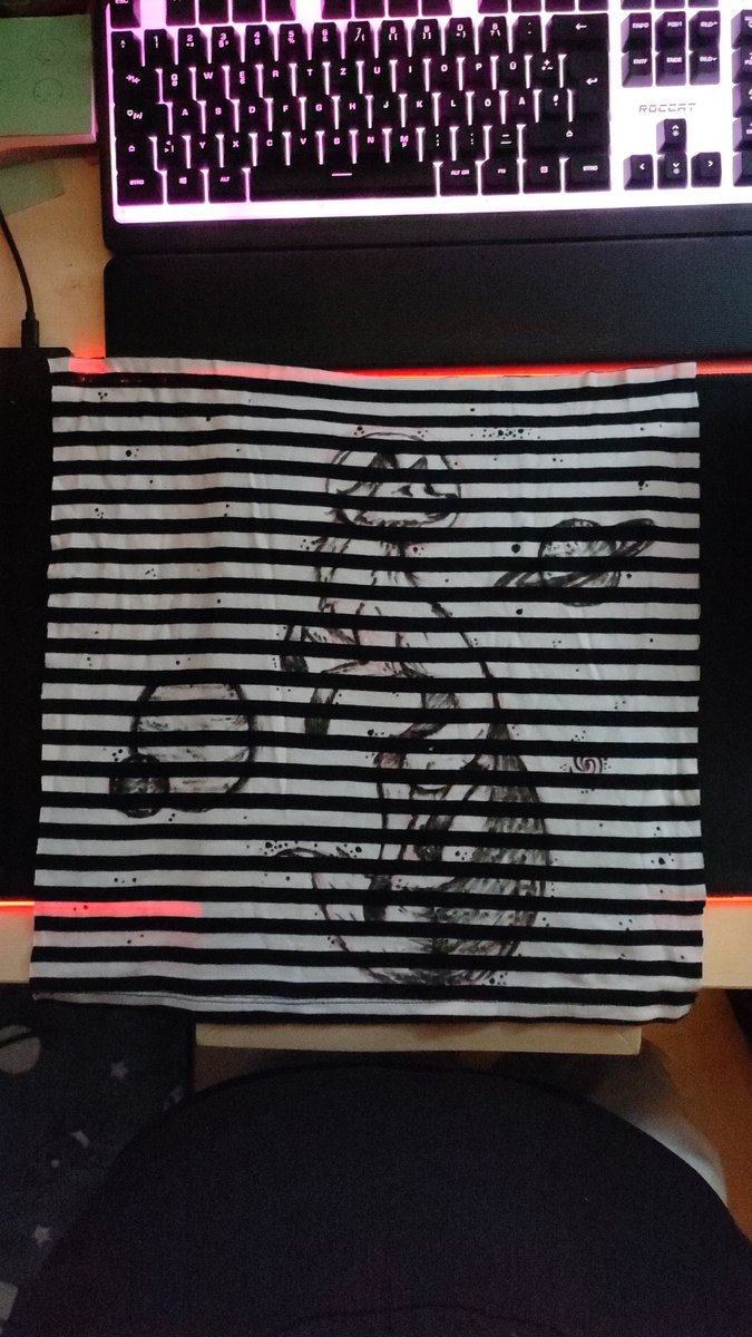 okay okay auf threads kommt so viel mehr zeug der acc is basically tot im sorry ABER bunny jacke mit stuff aufm rücken