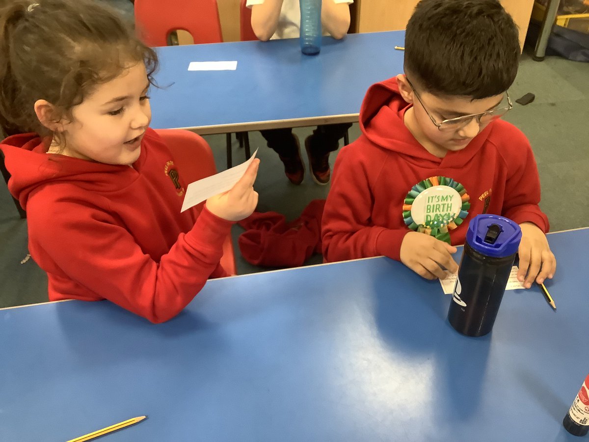 pp_accrington's tweet photo. Year 2’s Whole Class Reading text this week. It links well with our English learning, where we are writing a persuasive poster about not dumping our rubbish in the sea. 🌊🐙 🏖️ #wholeclassreading #readingatpeelpark https://t.co/bgWsWxIkFk