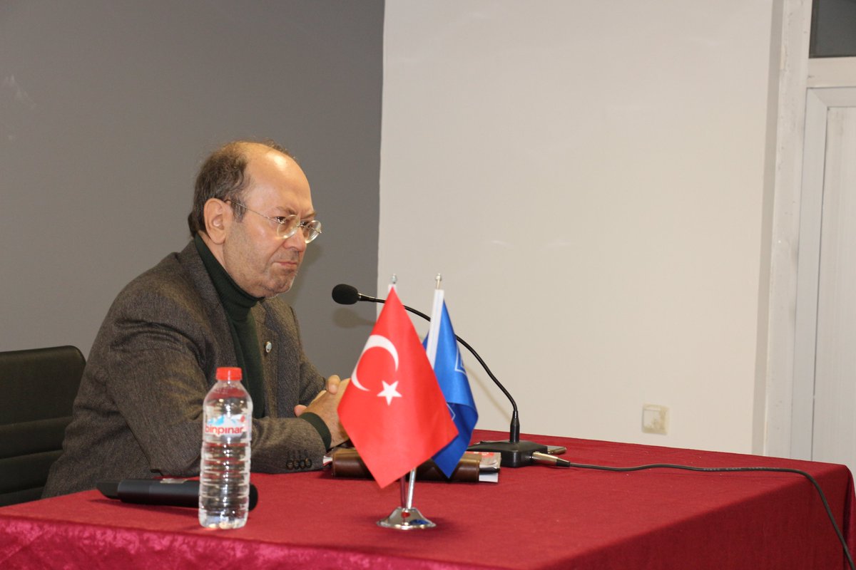 ck_imam_hatip's tweet photo. "Bir derdin varsa varsın. Bir derdin yoksa dert sensin. Bir derdin varsa dünya kurarsın." diyen Mütefekkir Yusuf KAPLAN okulumuz öğrencileri ile çok verimli bir söyleşi gerçekleştirdi. Kıymetli hocamıza katkılarından ötürü teşekkürler ederiz. @bingolmem @halukcakan12 @yusuf_tokus https://t.co/IQPt3do3IJ