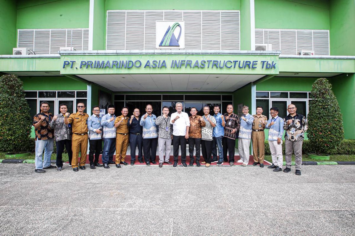 halo_bandung's tweet photo. Pak Bambang menegaskan Pemkot Bandung akan terus hadir dan mendukung perusahaan yang melakukan kegiatan usaha di Kota Bandung.

#PjWaliKotaBandung https://t.co/JS34o8HIWw