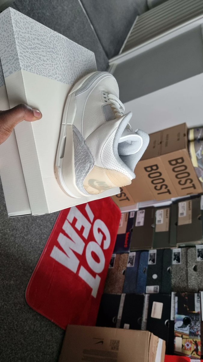 DjLavaman's tweet photo. @nikestore @Jumpman23 Cleaaaaan!🧼 https://t.co/RSZ2fvWKna