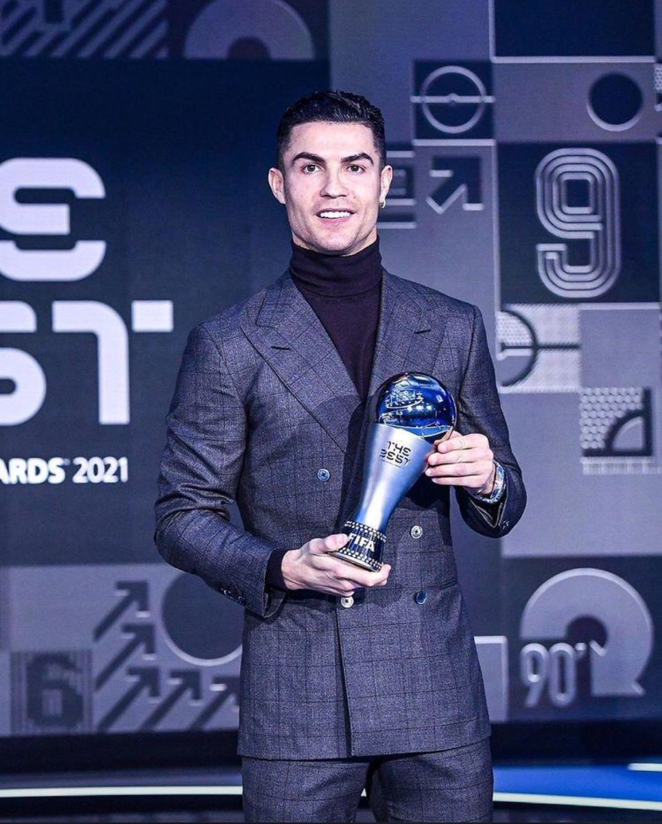 JoeBhra's tweet image. Happy Birthday 🎂🎉 GOAT @Cristiano 🐐❤️. Cheers 🥂 to greatness as you’ve been a true legend, leader and inspiration to many young footballers 🙏