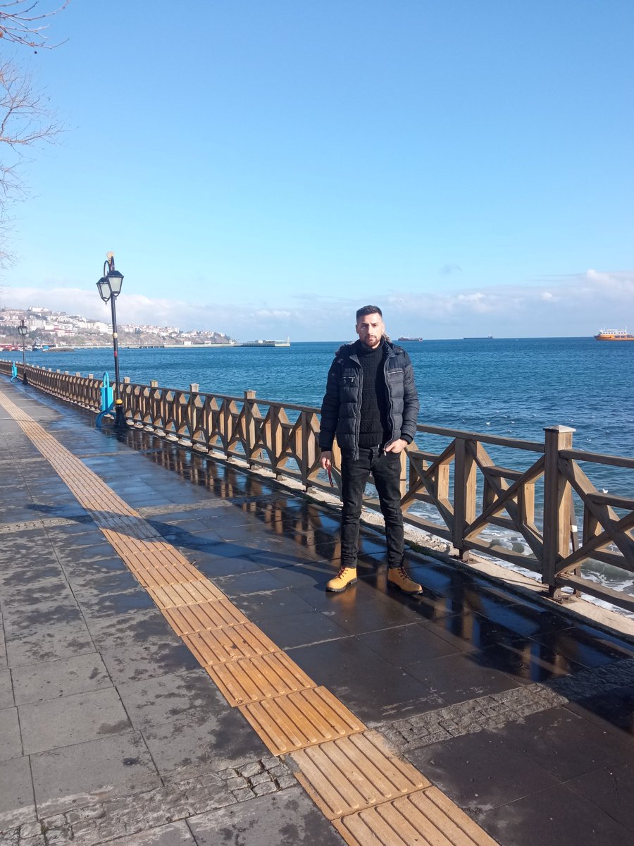 Gezmeye devam baba belki bu son gezmelerimiz olur af çıkacağı da yok içeriye girmeden bol bol gezelim #milyonlarafbekliyor