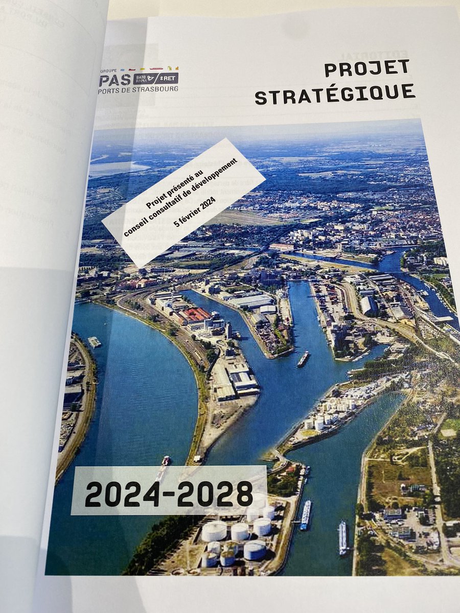Installation du conseil consultatif de développement de @PortsStrasbourg, instance de concertation intégrant des élus des villes où le Port est implanté, des entreprises, l’Université, des associations… pour toujours mieux prendre en compte l’ensemble des enjeux de coopération !