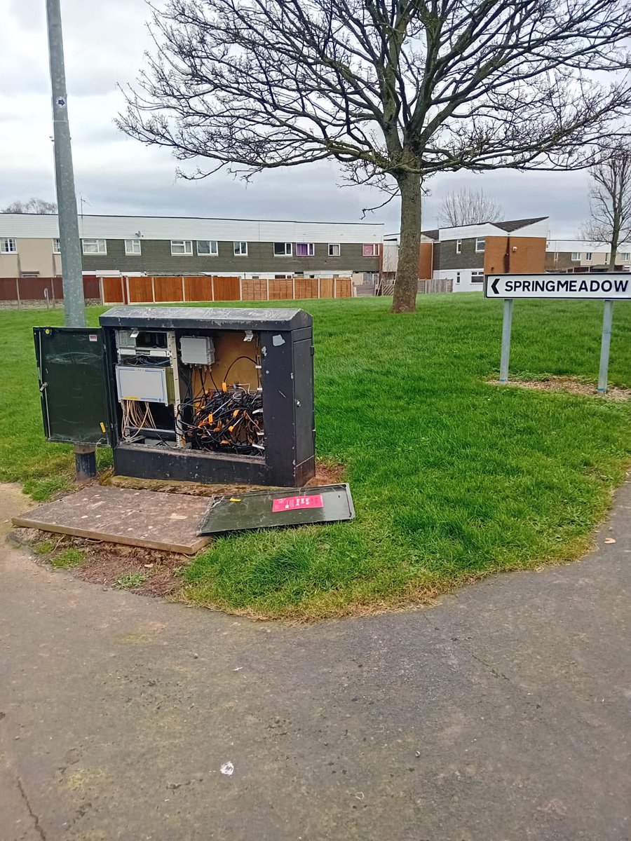theStericho's tweet photo. @virginmedia how do I report this please, it’s one of your green cabs https://t.co/Jv5Q1udmEu