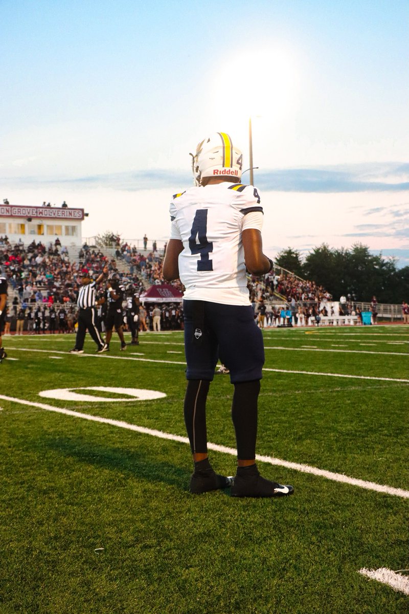 Real Deal Route Runner 
Come check out my film
Looking for somewhere to call home
470-658-4070
hudl.com/v/2Lndyw