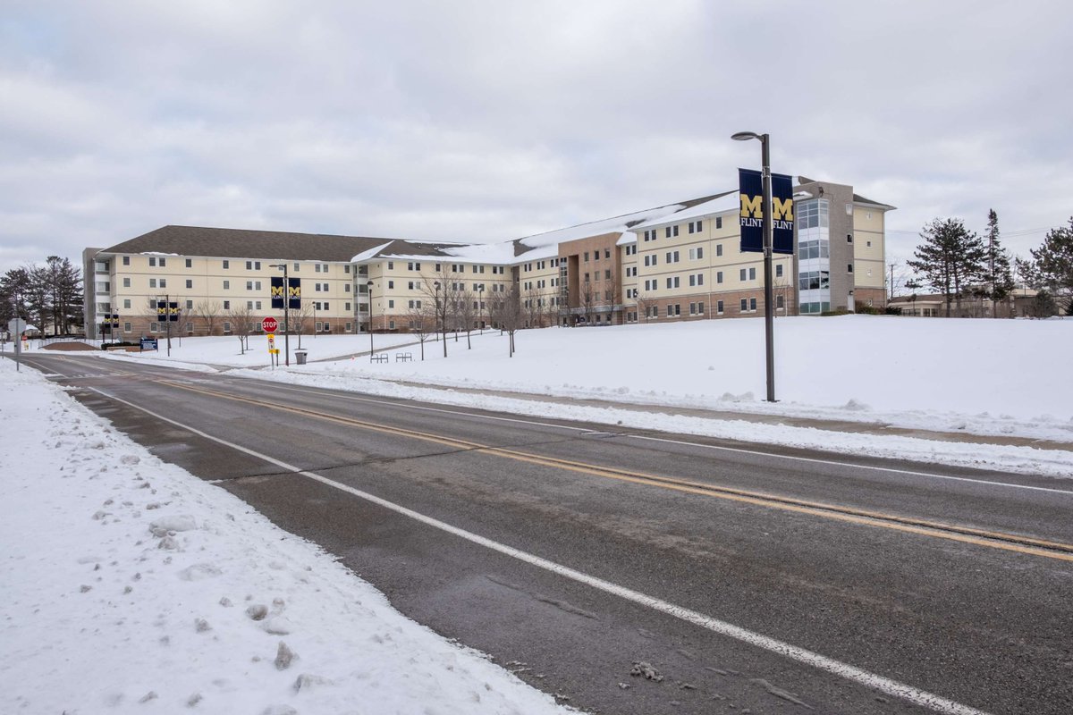 UMFlint's tweet photo. Welcome to UM-Flint Housing &amp; Residential Life! Residents in our two halls, First Street and Riverfront, enjoy the convenience of being just steps away from classes, campus resources, dining and local businesses. For more info or to schedule a tour, click the link in our bio. https://t.co/GUoHc7wMSP