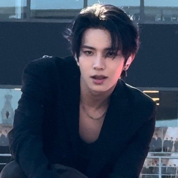 lhslovespace's tweet photo. pls he’s so so fine #heeseung https://t.co/onOAHICS26